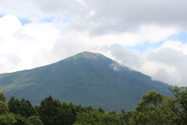 日光男体山。茨城県から見ると、台形のような山容をしているからわかりやすい。写真は戦場ヶ原付近から撮影。