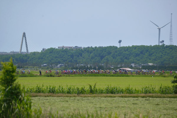 【内灘サイクルロードレース】河北潟干拓地の周回コースが使用される