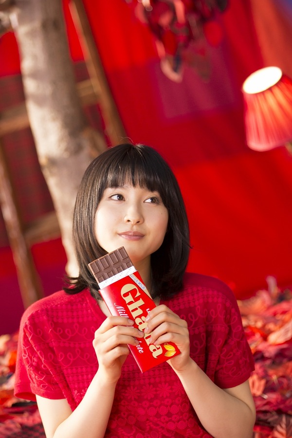 ロッテ『ガーナミルクチョコレート』新CMメイキング画像／松井愛莉・土屋太鳳・広瀬すず