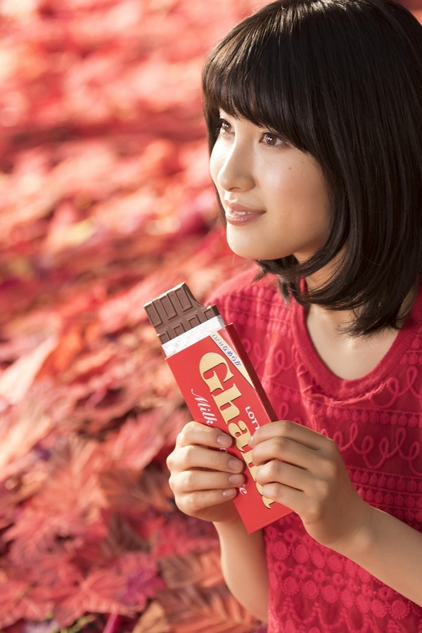 ロッテ『ガーナミルクチョコレート』新CMメイキング画像／松井愛莉・土屋太鳳・広瀬すず