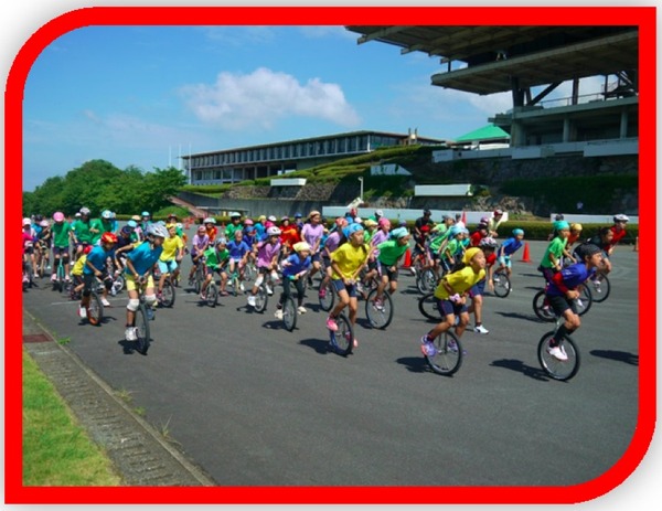 一輪車による珍しい耐久レースだ