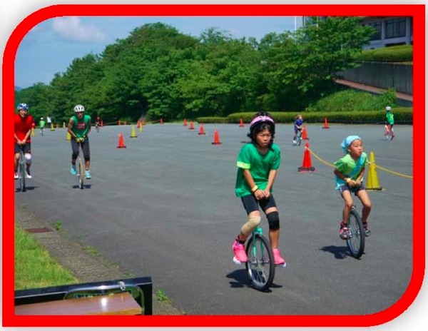 一輪車による珍しい耐久レースだ