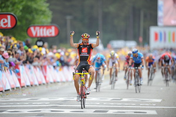 　世界最大の自転車レース、第95回ツール・ド・フランスが7月5日にブルターニュ半島で開幕し、ブレストからプリュムレックまでの距離197.5kmで行われた第1ステージでスペインのアレハンドロ・バルベルデ（28＝ケスデパーニュ）が3年ぶり2度目の区間優勝を果たした。バル