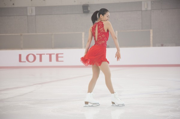 浅田真央＆羽生結弦、2人の自分を演じる…ガーナミルクチョコレート新CM