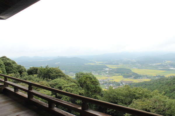 「関東の清水寺」と呼ばれる西光院の回廊からの眺め。
