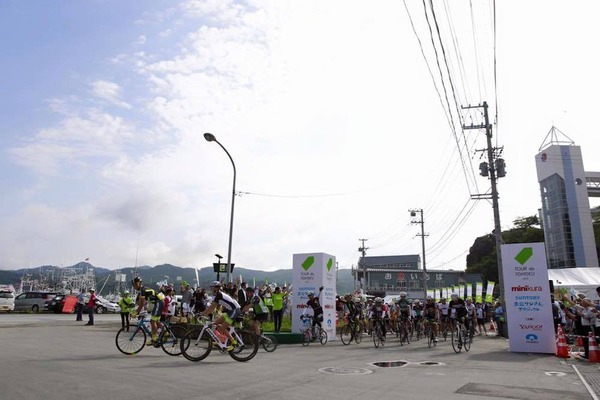 ツール・ド・東北2015、気仙沼ワンウェイフォンドのスタート（2015年9月13日）