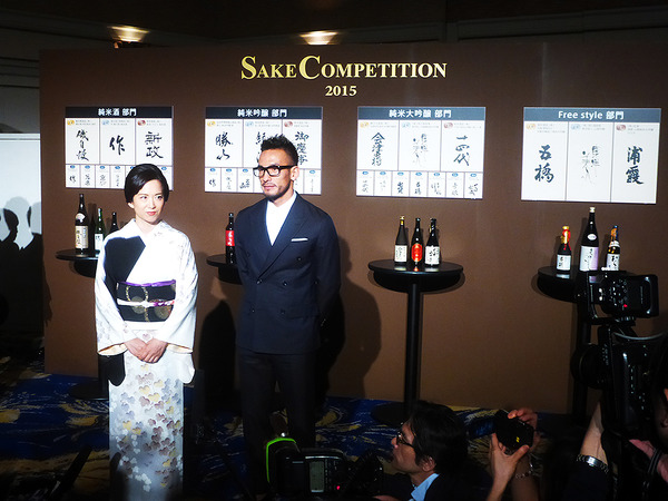 きき酒イベント「SAKE COMPETITION」の表彰式が開催。中田英寿と和久井映見が登壇した（2015年9月14日）