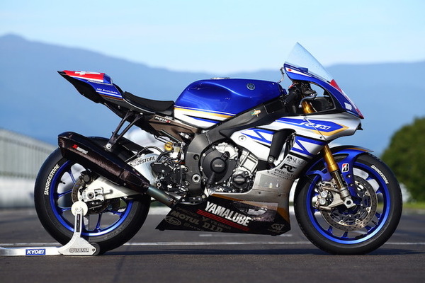 スポーツランドSUGOで公開された「team R1 & YAMALUBE」YZF-R1M