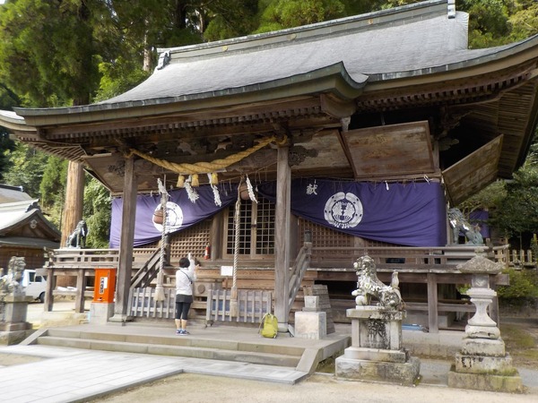 小国地方の総鎮守とされる小国両神社。2つの祭神を祀るため、この名が付けられたと言われる