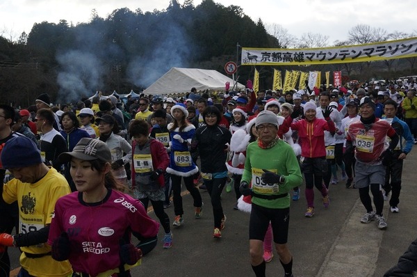 起伏が激しいコースを楽しむ「京都高雄マウンテンマラソン大会」が開催