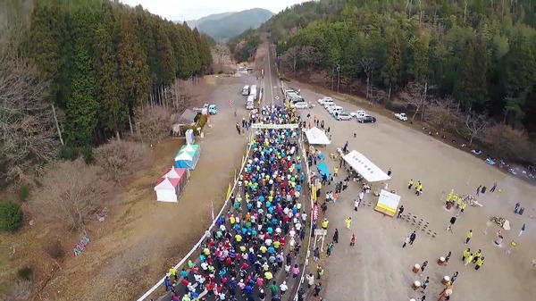 起伏が激しいコースを楽しむ「京都高雄マウンテンマラソン大会」が開催