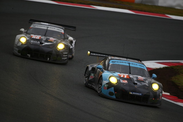 LMGTE-Amクラス優勝の#77 ポルシェ（手前）。