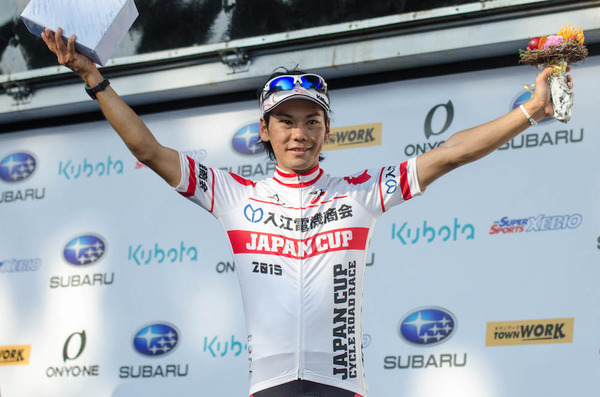 ジャパンカップサイクルロードレースで3位の新城幸也はアジア最優秀選手賞を獲得（2015年10月18日）