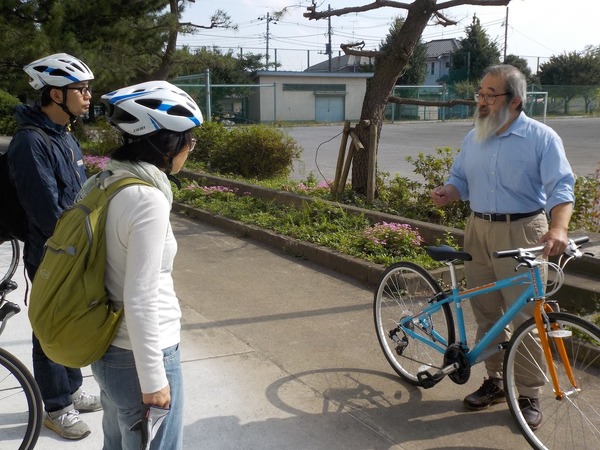 ナビゲーターを務めた小池一介さんが、乗車前チェックの手順を参加者に説明