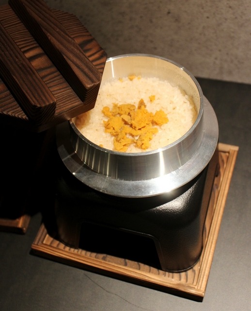 ウニの釜飯（炊きたて うに釜飯／税込1,994円）