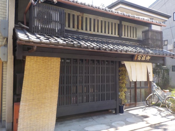 京町家の一部は、旅館やゲストハウスとして利用されている
