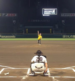 甲子園のマウンドでピッチングができる「阪神甲子園球場 ナイター投球イベント」が開催