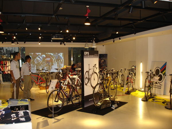 　コルナゴの最新モデルとなる全ラインナップをいち早く見ることができる「COLNAGO Festa 2009」が9月19日から開催されている。