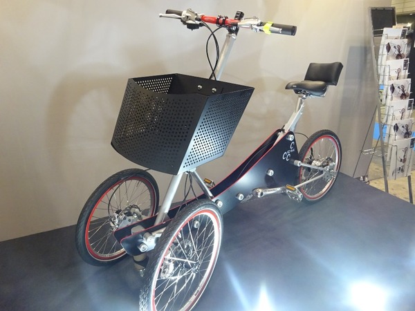 全天候対応型三輪自転車、斬新なデザインで常識を打ち破る…サイクルモード