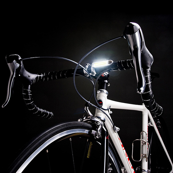 サンワダイレクトの自転車用補助前照灯ライト「800-BYLED7BK」