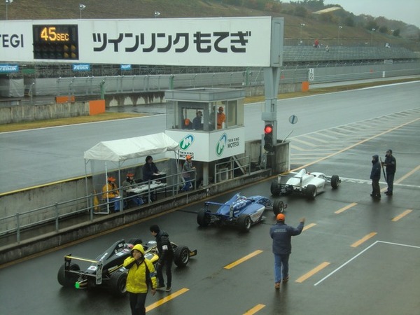 もてぎ大会は雨の戦いに。