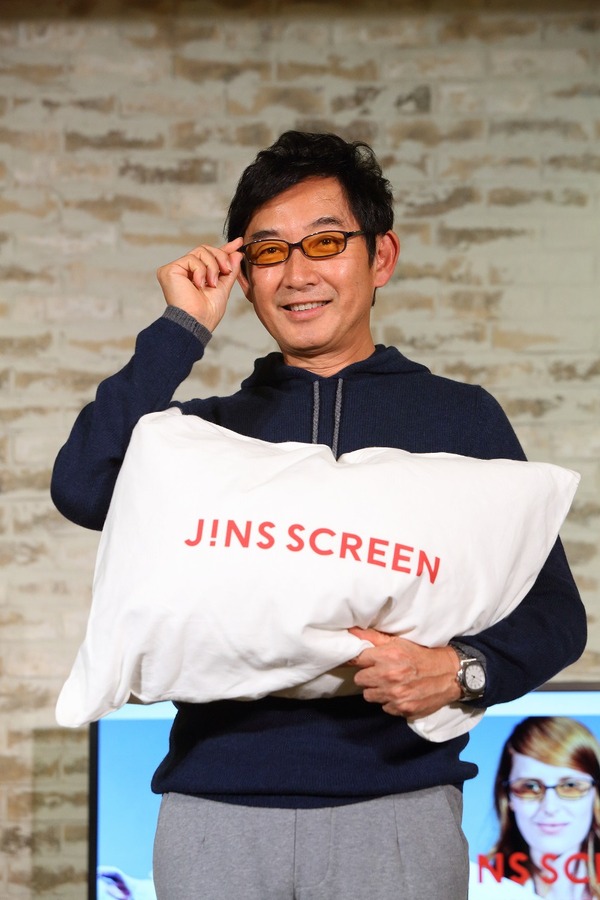 JINSが安眠対策用メガネ「JINS SCREEN NIGHT USE」の発売記念イベントを開催