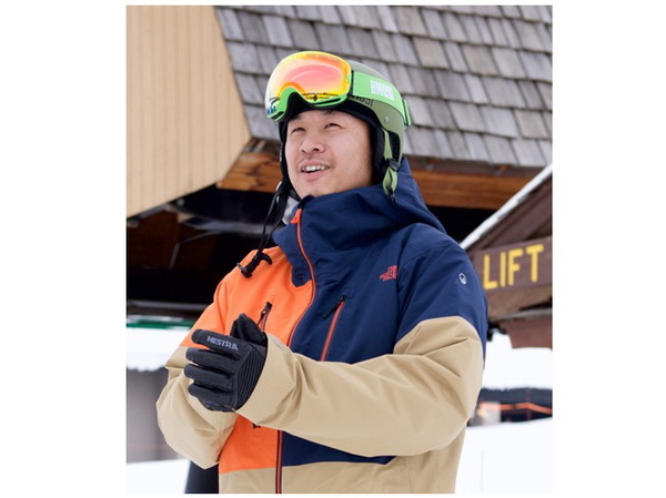 スキーヤーの佐々木明