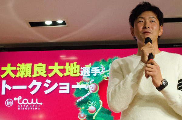 銀座の広島ブランドショップTAUで大瀬良大地投手のトークショーが開催（2015年12月14日）