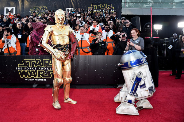 C-3PO＆R2-D2『スター・ウォーズ／フォースの覚醒』ワールドプレミア- (C) 2015 Lucasfilm Ltd. & TM. All Rights Reserved