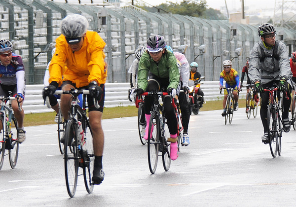 鈴鹿8時間エンデューロ2016年、春SPは5月29日、秋SPは11月12日の自転車シーズン絶好調の時期に開催
