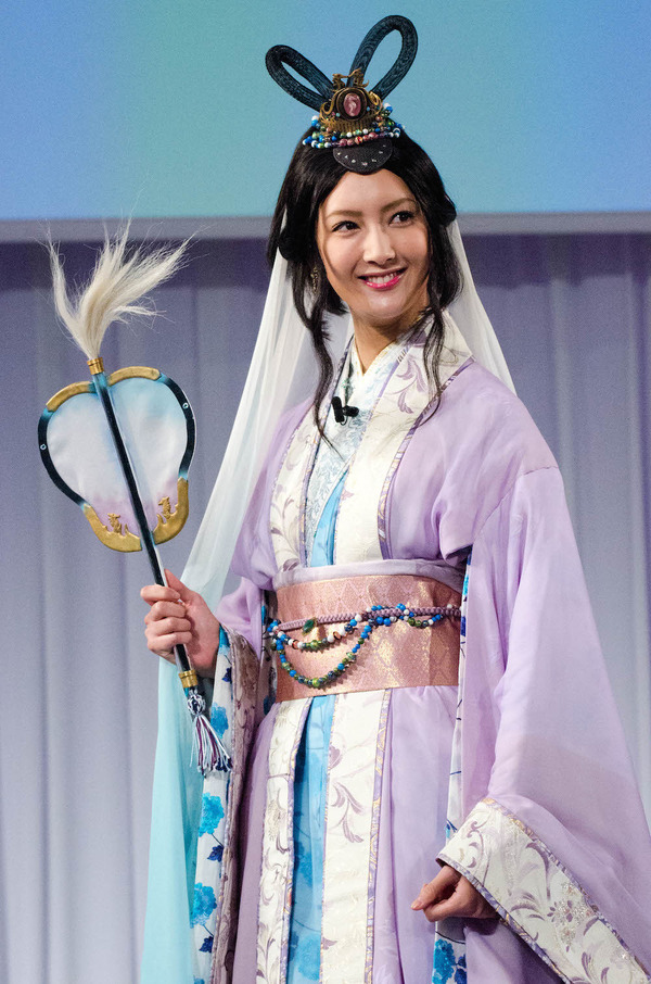 auが2016年Spring発表会を開催。CMで乙姫を演じる菜々緒（2016年1月12日）
