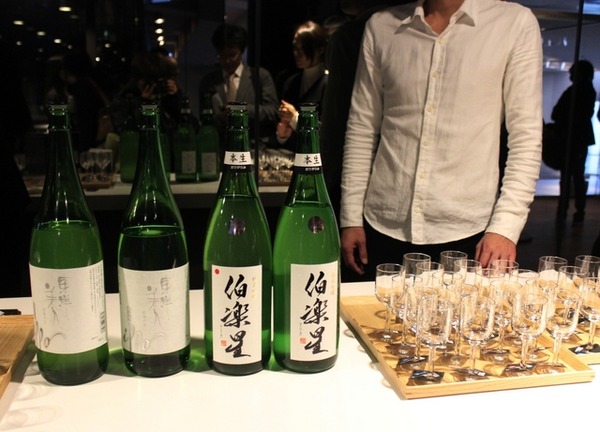 発表会の会場には、異なる温度で管理された日本酒をテイスティングできるコーナーがあった