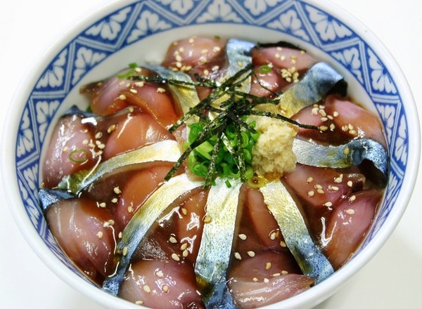 「八戸銀サバトロづけ丼」