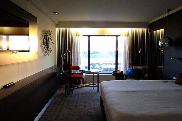 アルバート・パーク（Albert Park）に面したホテル「Pullman Melbourne Albert Park」。F1グランプリ期間中は満室になるという