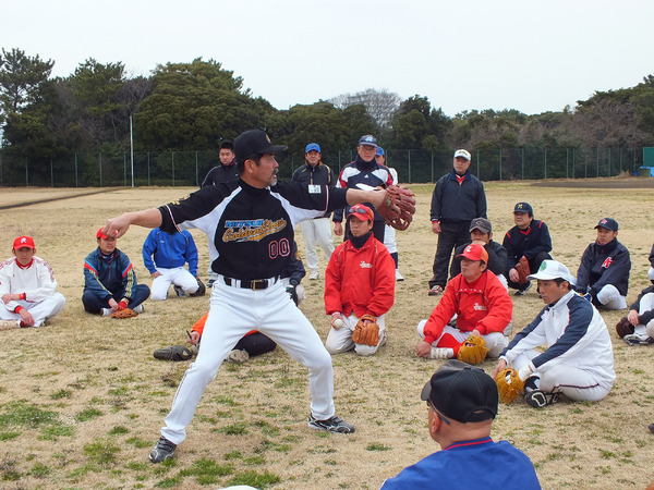 プロ野球OBが教える三井ゴールデン・グラブ野球教室…指導者向けに神戸で開催