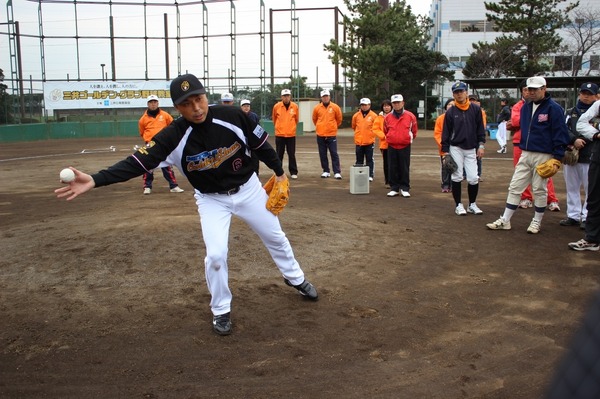 プロ野球OBが教える三井ゴールデン・グラブ野球教室…指導者向けに神戸で開催