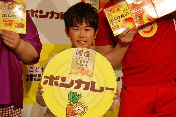 鈴木福くん、食レポ対決で人気芸人2人に圧倒的勝利…ボンカレー新商品発表会