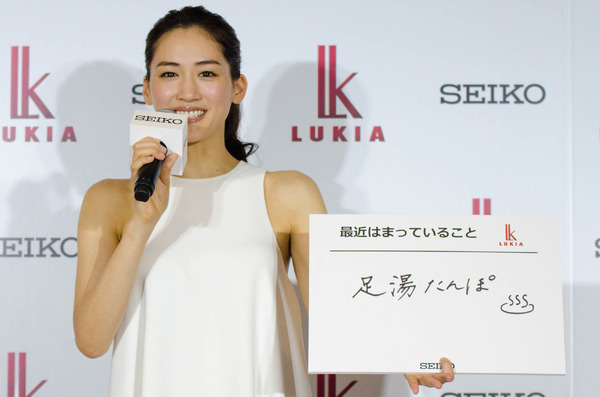 「セイコー ルキア 2016春夏 新CM発表会」に女優の綾瀬はるかが登壇（2016年3月2日）