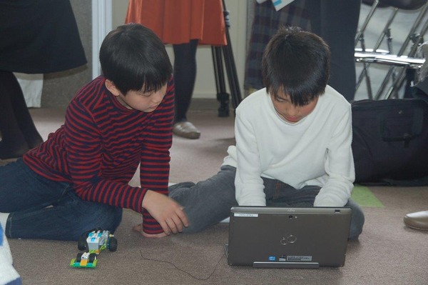 筑波大学附属小学校で「レゴ WeDo 2.0」を使った公開授業（2016年3月16日）