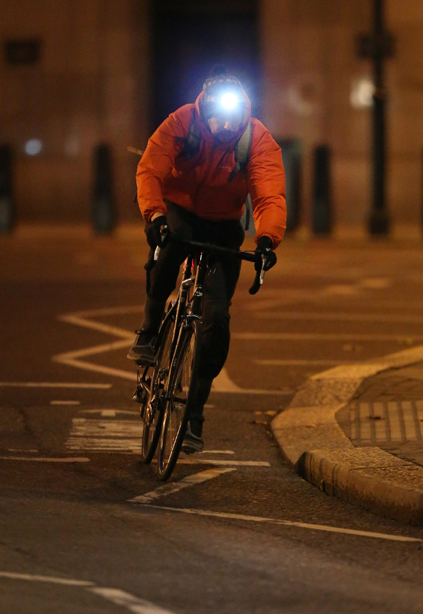 【疋田智のバイシクル物語】警察が「自転車は左」と教えられない理由