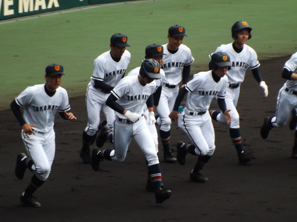 いざ試合へ、高松商