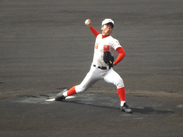 優勝投手となった智弁学園・村上