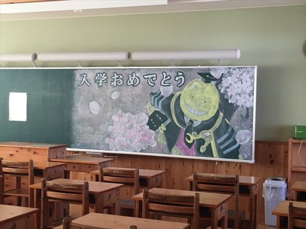 「消すのもったいない…」在校生による黒板アートが新入生を圧倒