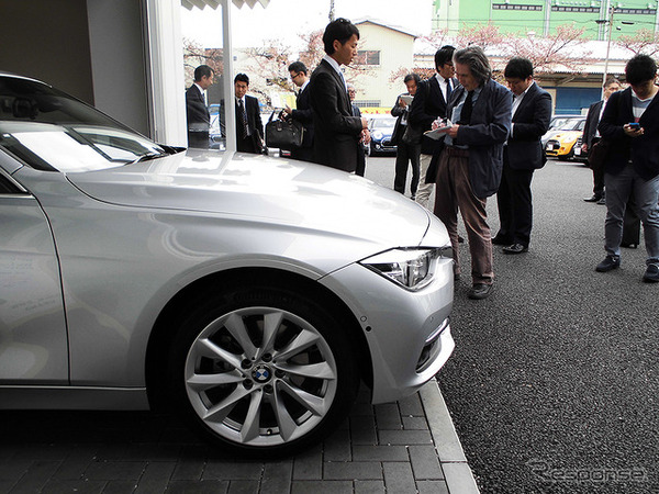 東京マラソン2016トップの高宮祐樹選手にBMW『330e』ラグジュアリーが副賞として贈呈された