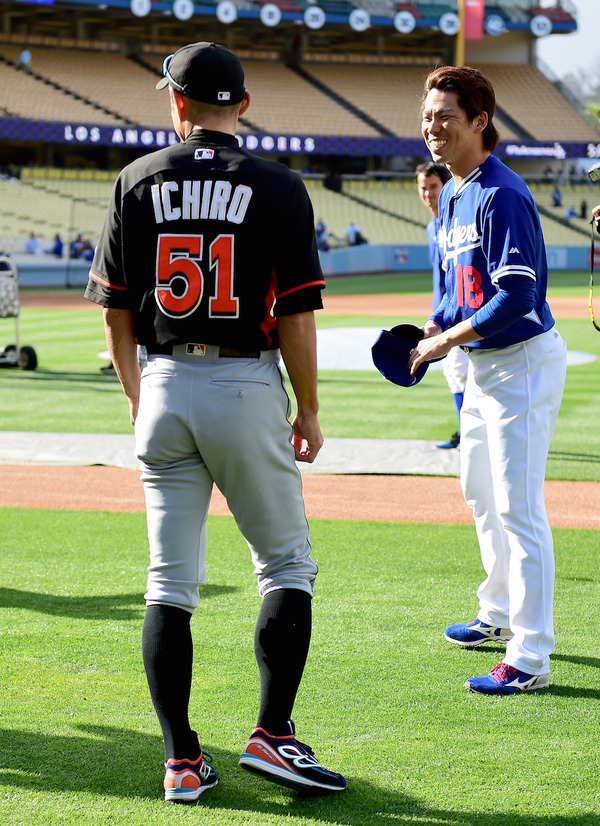 イチロー（左）と前田健太が初めての対面（2016年4月25日）