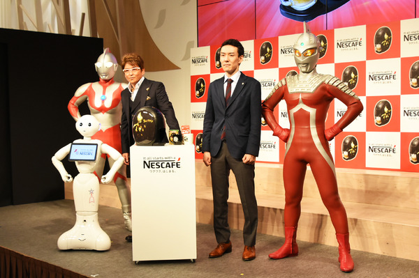 哀川翔とPepperがクイズ対決！「バリスタ ウルトラマンコラボモデル」発表会