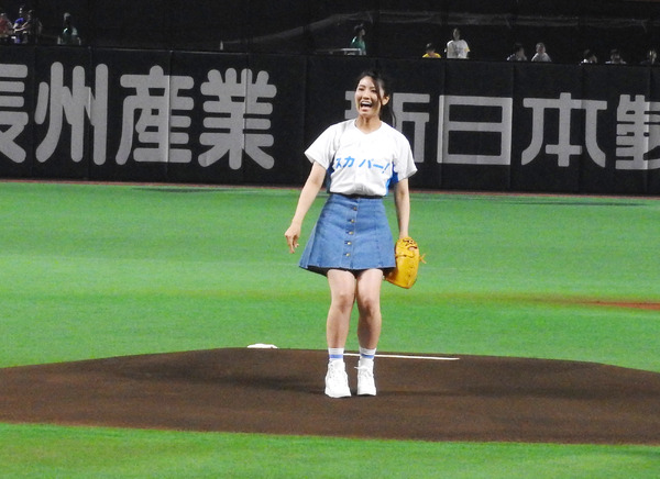 倉持明日香、6度目の始球式でストライクに挑戦