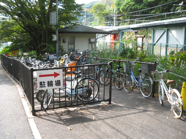 極楽寺駅には駐輪場もある