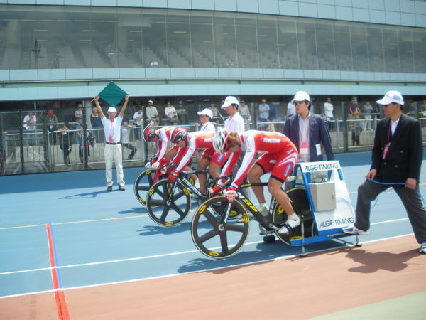 　ACCトラックアジアカップ2009日本ラウンドは5月31日（日）、神奈川県横浜市の花月園競輪場で行われ、男子チームスプリントで、前日に日本記録を達成した日本チームの柴崎淳（22＝JPCA三重）、深谷知広（19＝JPCA愛知）、浅井康太（24＝JPCA三重）が優勝した。