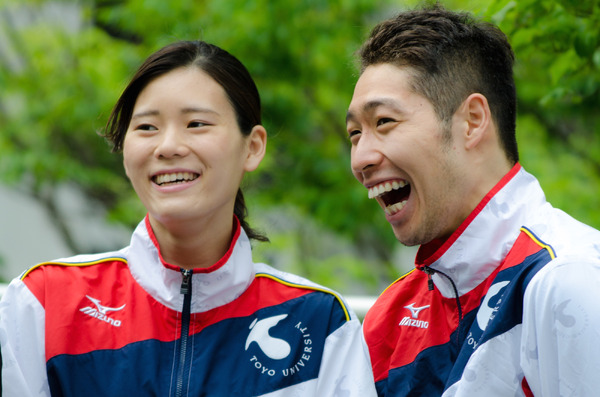 萩野公介（右）と内田美希（2016年5月16日、リオ五輪代表選手壮行会）